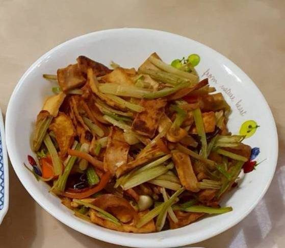 芹菜炒豆包